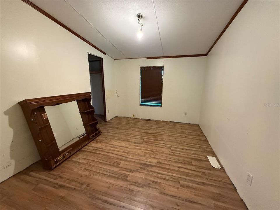 For Sale: $189,900 (4 beds, 2 baths, 1620 Square Feet)