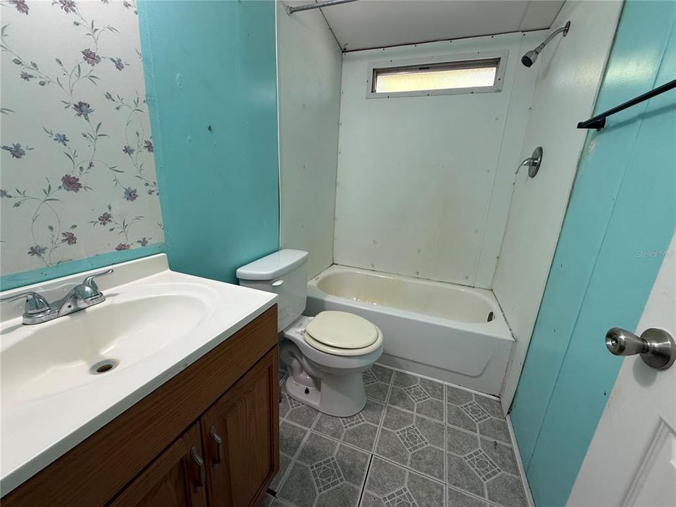 For Sale: $189,900 (4 beds, 2 baths, 1620 Square Feet)