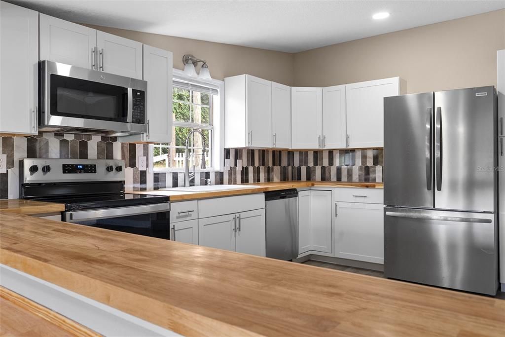 For Sale: $285,999 (3 beds, 2 baths, 1400 Square Feet)