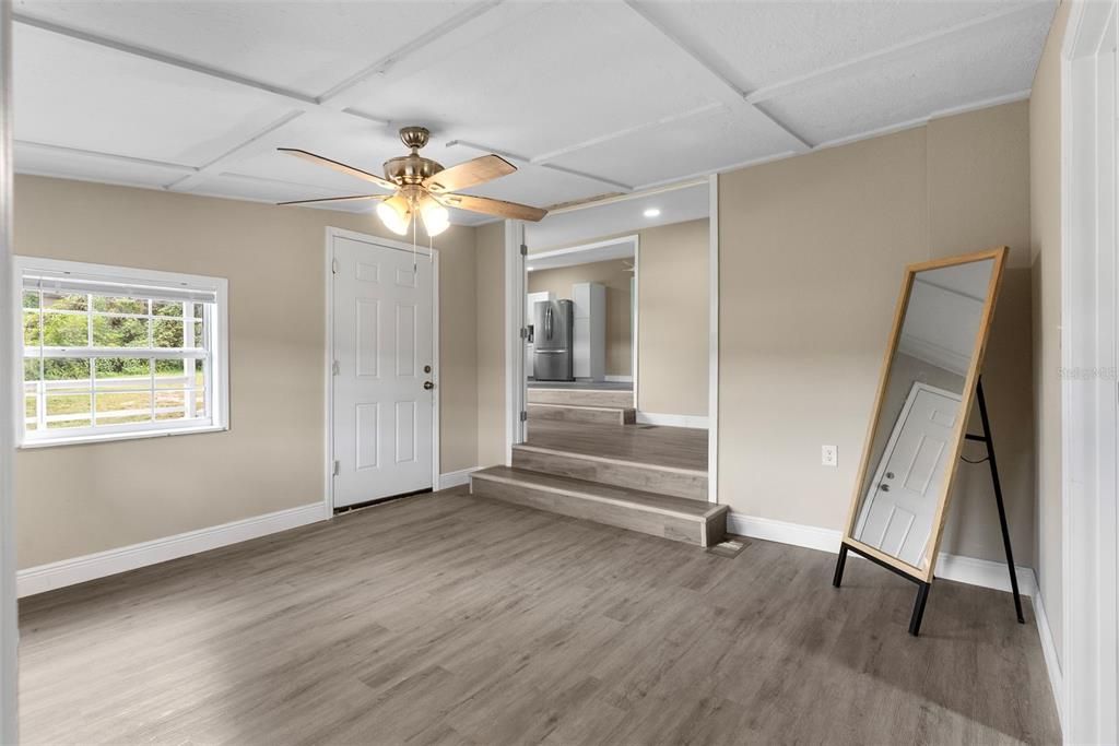 For Sale: $285,999 (3 beds, 2 baths, 1400 Square Feet)