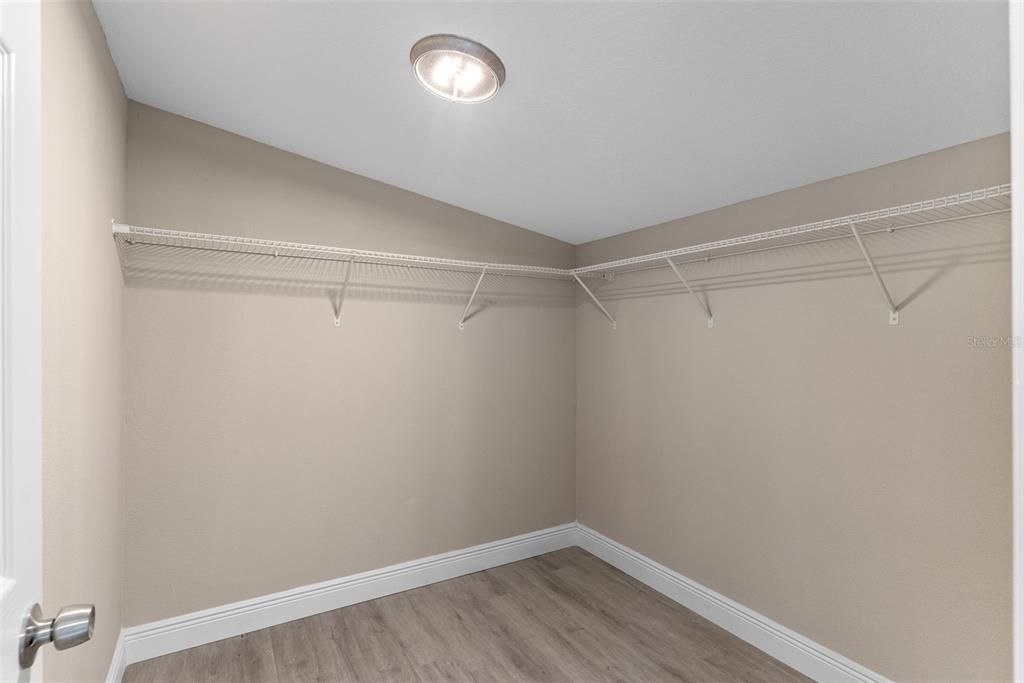 For Sale: $285,999 (3 beds, 2 baths, 1400 Square Feet)