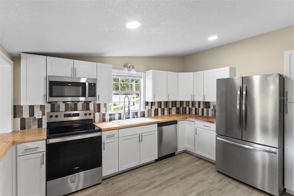 For Sale: $285,999 (3 beds, 2 baths, 1400 Square Feet)