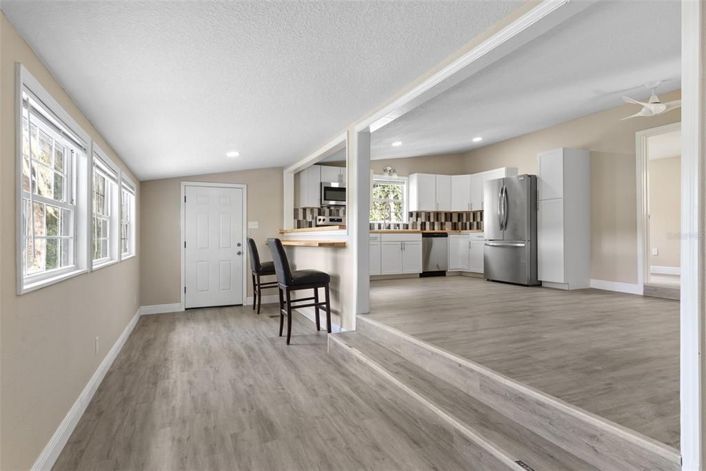 For Sale: $285,999 (3 beds, 2 baths, 1400 Square Feet)