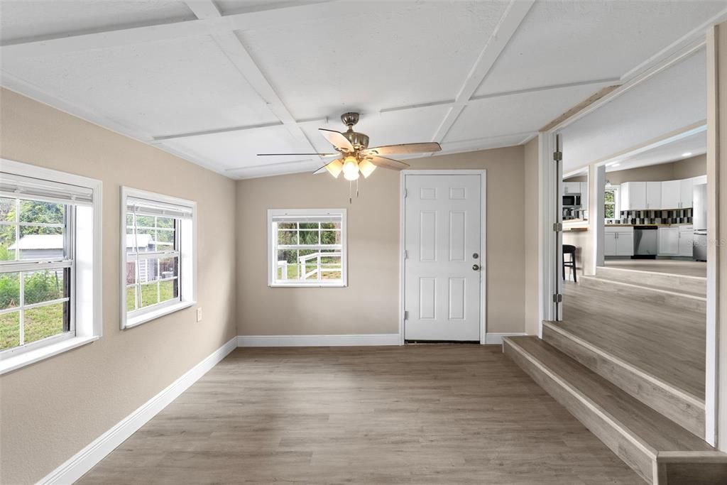 For Sale: $285,999 (3 beds, 2 baths, 1400 Square Feet)