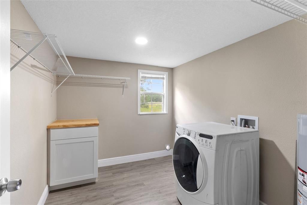 For Sale: $285,999 (3 beds, 2 baths, 1400 Square Feet)