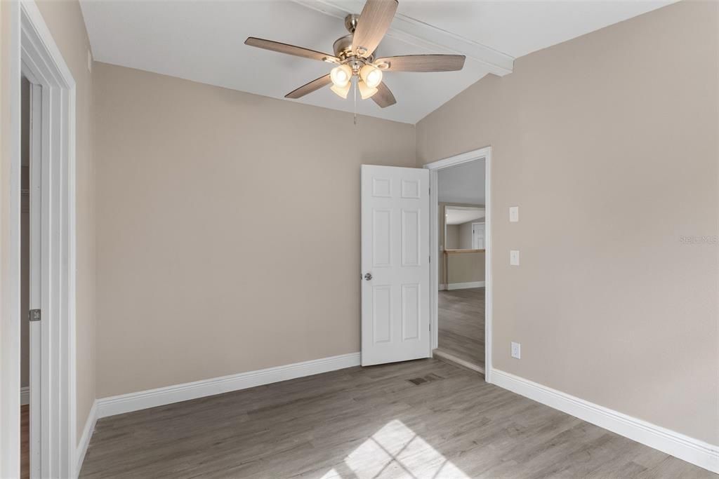 For Sale: $285,999 (3 beds, 2 baths, 1400 Square Feet)