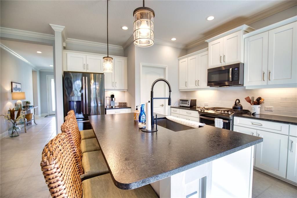 В аренду: $4,200 (3 спален, 2 ванн, 2066 Квадратных фут)