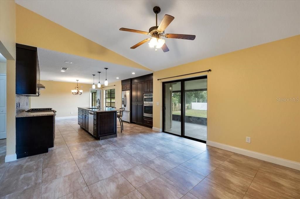 Под контрактом: $515,000 (3 спален, 2 ванн, 1604 Квадратных фут)