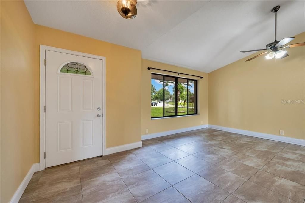 Под контрактом: $515,000 (3 спален, 2 ванн, 1604 Квадратных фут)