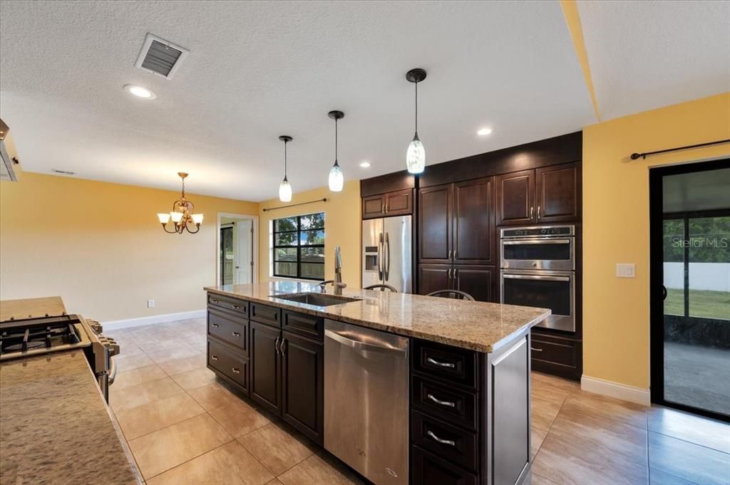 Под контрактом: $515,000 (3 спален, 2 ванн, 1604 Квадратных фут)