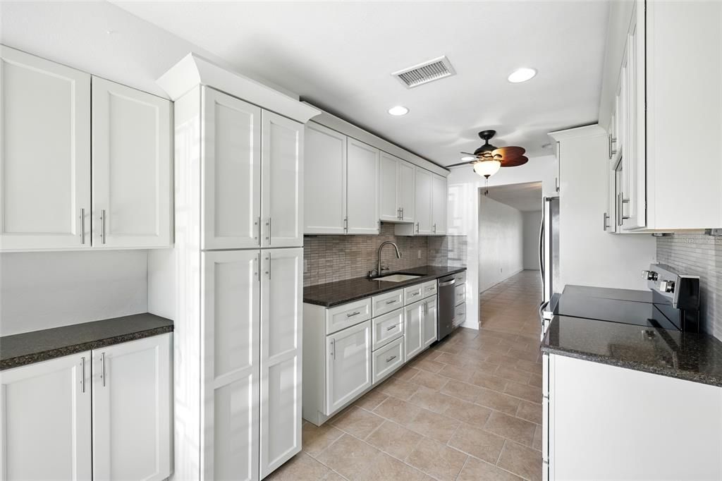 For Sale: $629,900 (2 beds, 2 baths, 1400 Square Feet)