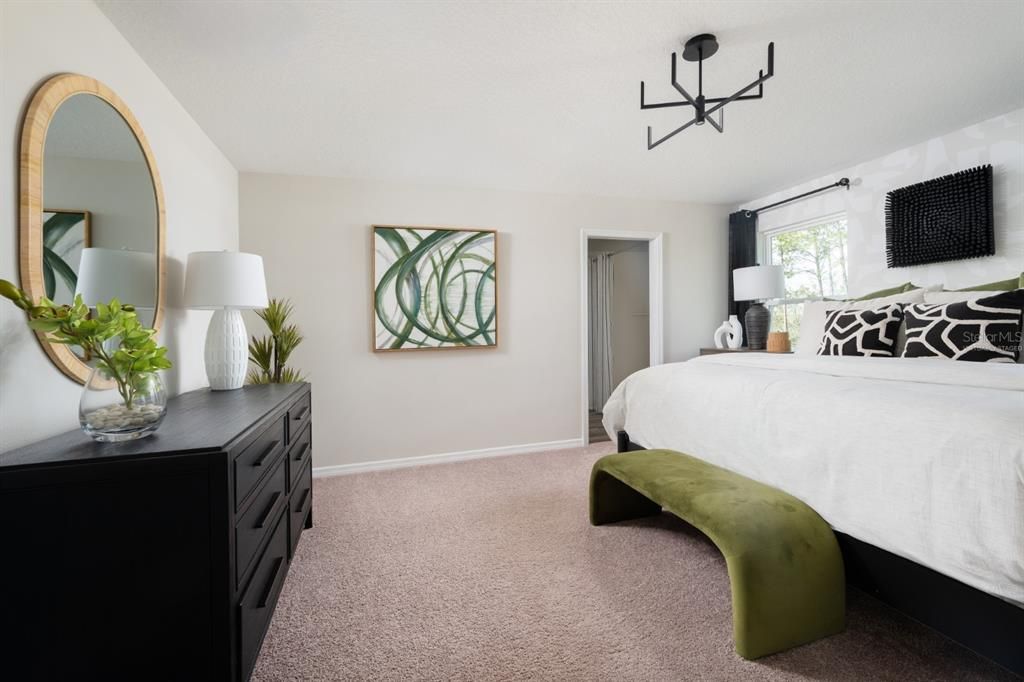 合同活跃: $444,470 (4 贝兹, 2 浴室, 2226 平方英尺)