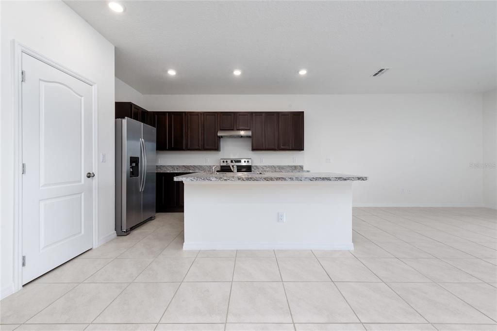 For Rent: $1,750 (3 beds, 2 baths, 1720 Square Feet)