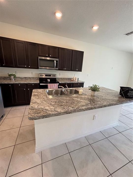 For Rent: $1,750 (3 beds, 2 baths, 1720 Square Feet)