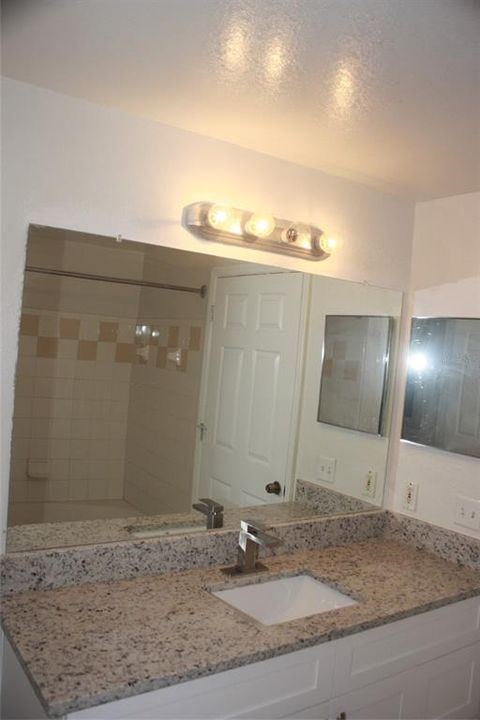 Activo con contrato: $150,000 (1 camas, 1 baños, 883 Pies cuadrados)