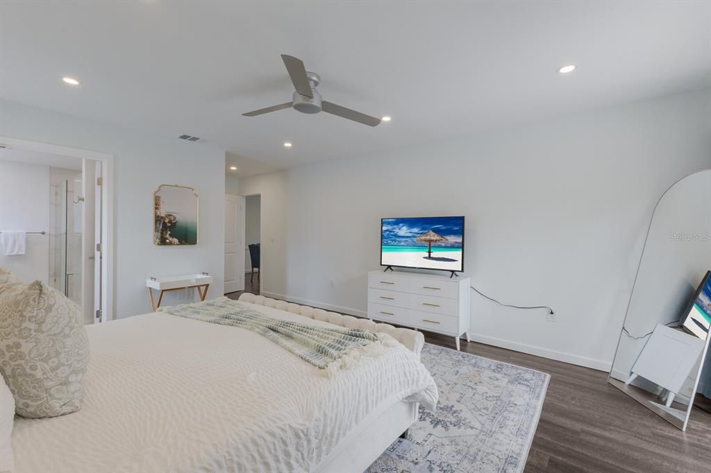 Active With Contract: $897,000 (5 beds, 3 baths, 2136 Square Feet)