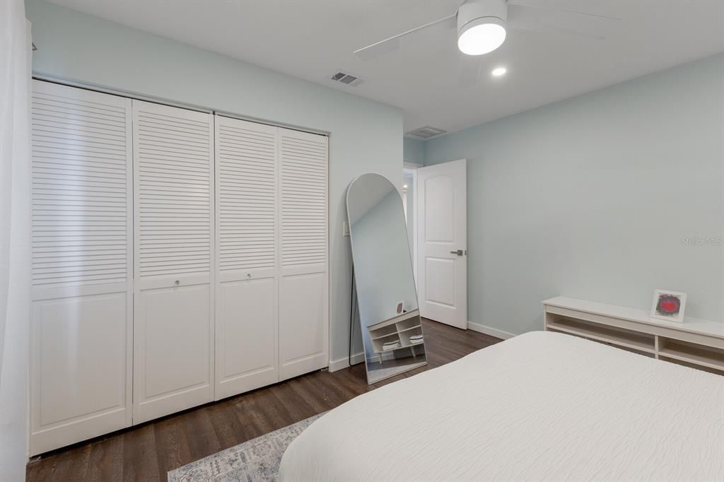 Active With Contract: $897,000 (5 beds, 3 baths, 2136 Square Feet)