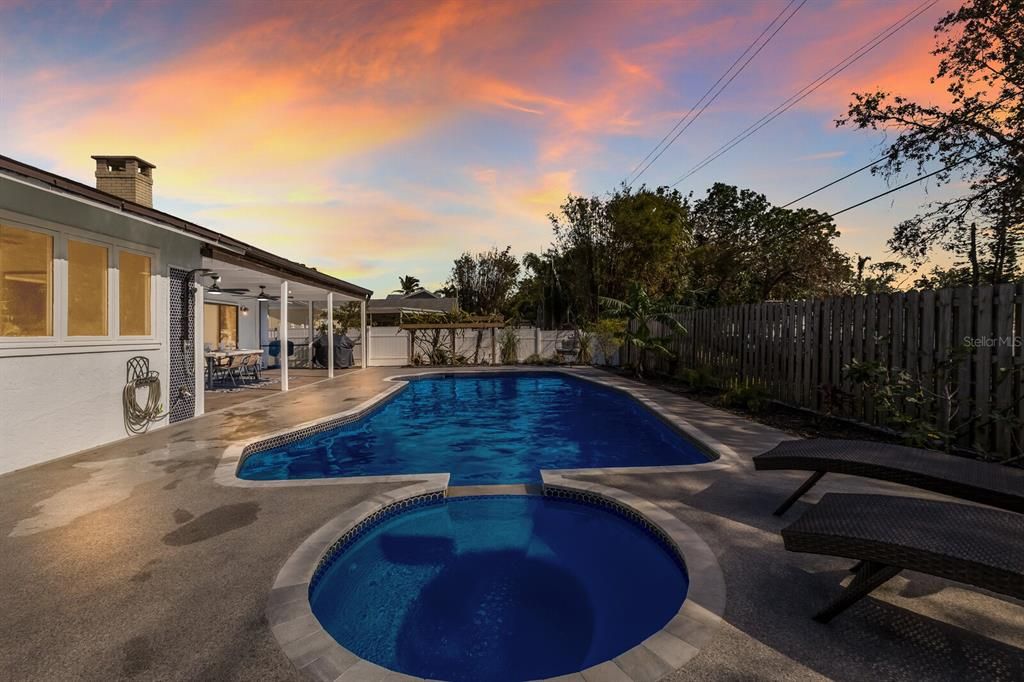 Active With Contract: $897,000 (5 beds, 3 baths, 2136 Square Feet)