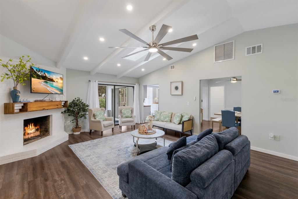 Active With Contract: $897,000 (5 beds, 3 baths, 2136 Square Feet)