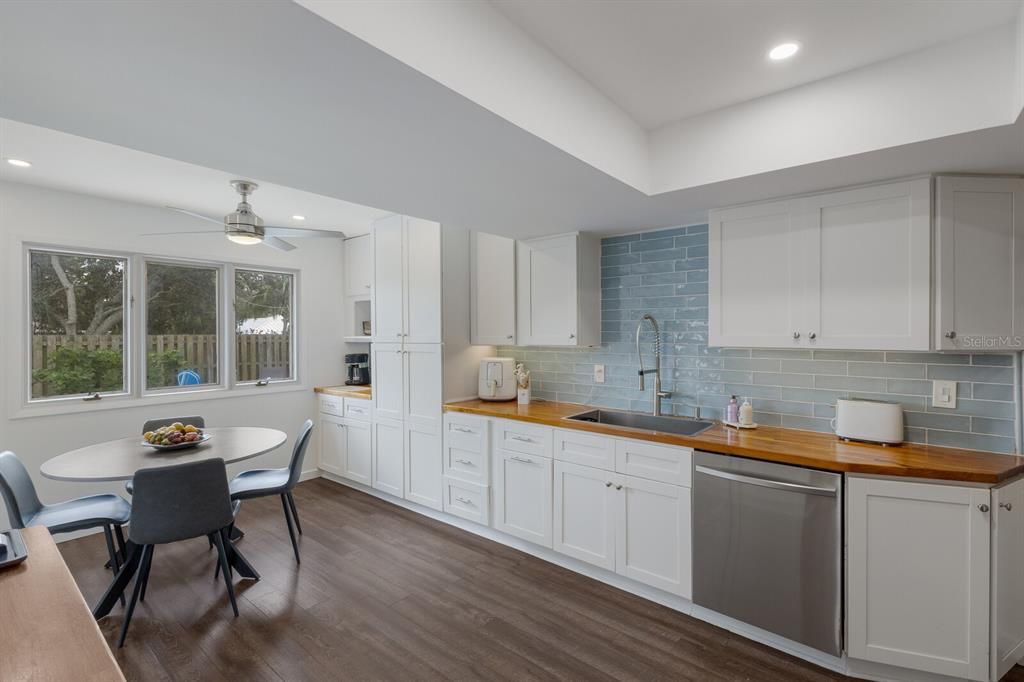 Active With Contract: $897,000 (5 beds, 3 baths, 2136 Square Feet)