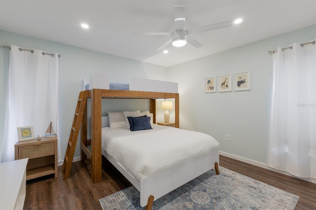 Active With Contract: $897,000 (5 beds, 3 baths, 2136 Square Feet)