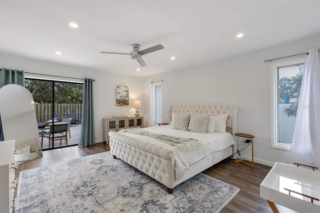 Active With Contract: $897,000 (5 beds, 3 baths, 2136 Square Feet)