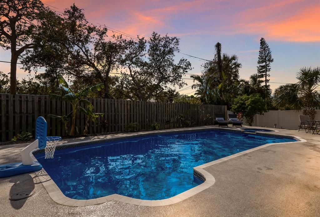 Active With Contract: $897,000 (5 beds, 3 baths, 2136 Square Feet)