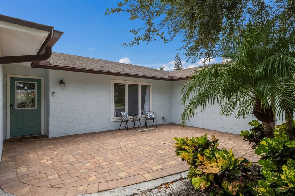 Active With Contract: $897,000 (5 beds, 3 baths, 2136 Square Feet)