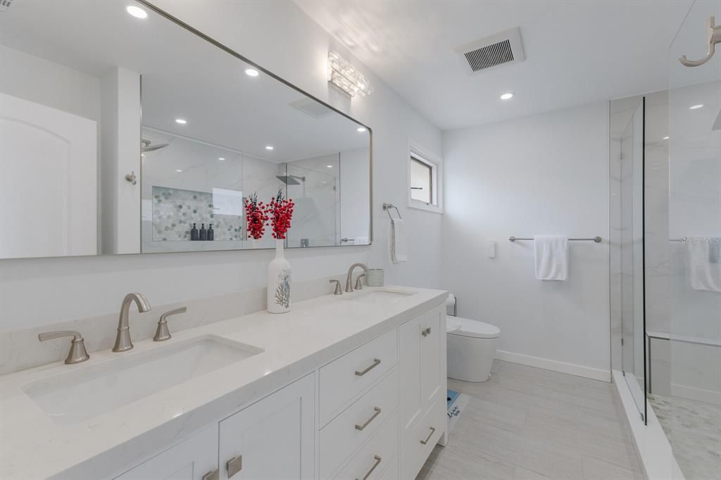 Active With Contract: $897,000 (5 beds, 3 baths, 2136 Square Feet)