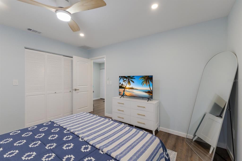 Active With Contract: $897,000 (5 beds, 3 baths, 2136 Square Feet)