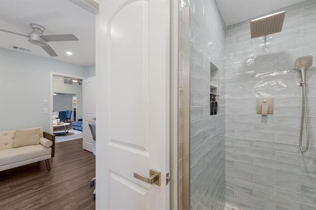 Active With Contract: $897,000 (5 beds, 3 baths, 2136 Square Feet)