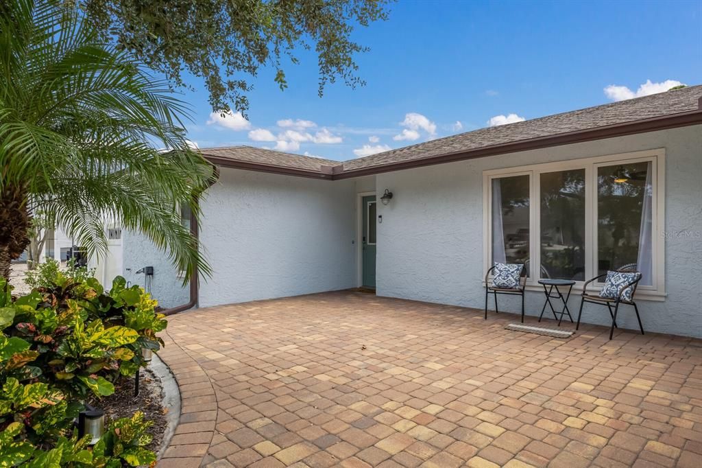 Active With Contract: $897,000 (5 beds, 3 baths, 2136 Square Feet)