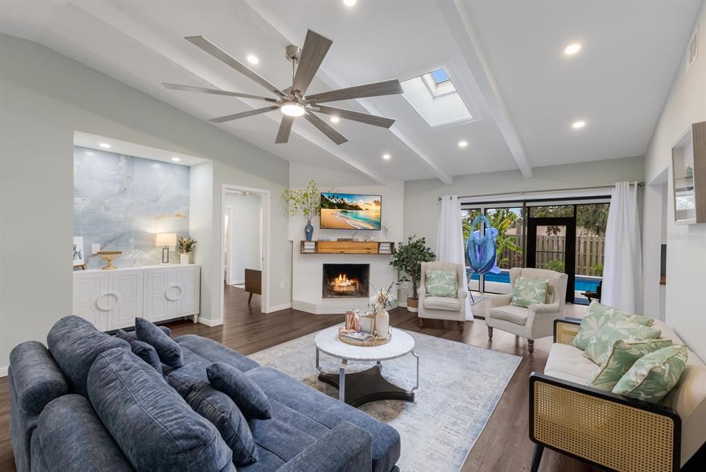 Active With Contract: $897,000 (5 beds, 3 baths, 2136 Square Feet)