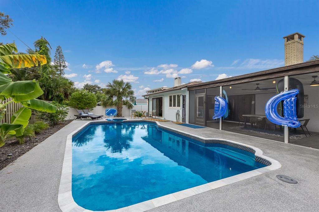 Active With Contract: $897,000 (5 beds, 3 baths, 2136 Square Feet)