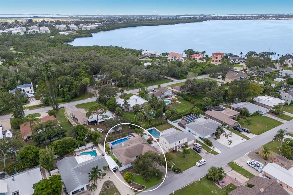 Active With Contract: $897,000 (5 beds, 3 baths, 2136 Square Feet)