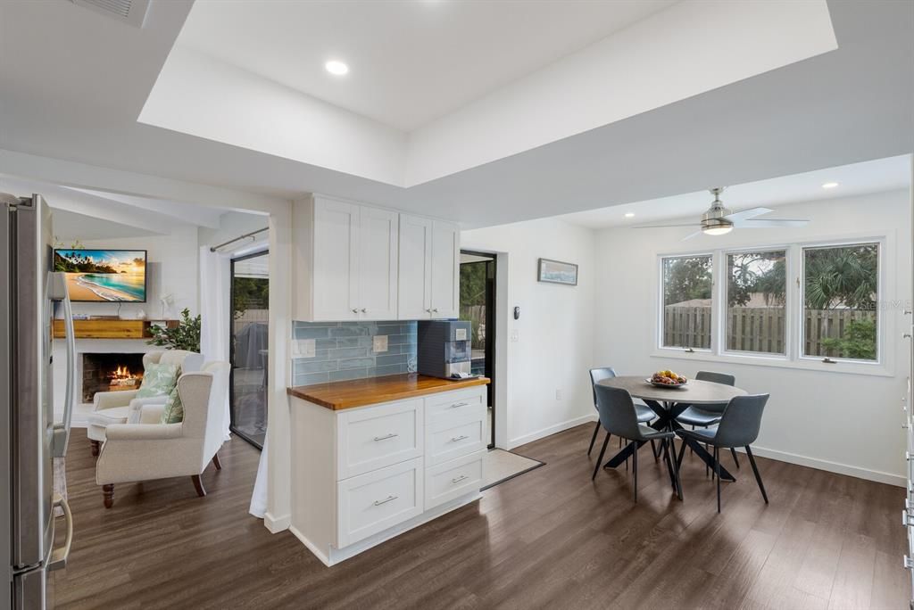 Active With Contract: $897,000 (5 beds, 3 baths, 2136 Square Feet)