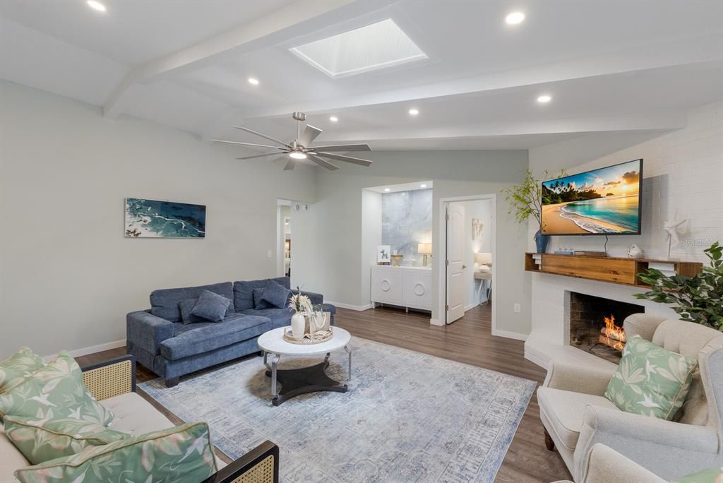 Active With Contract: $897,000 (5 beds, 3 baths, 2136 Square Feet)