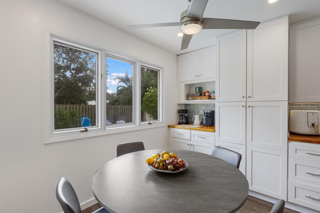 Active With Contract: $897,000 (5 beds, 3 baths, 2136 Square Feet)