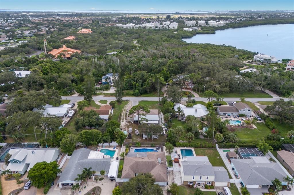 Active With Contract: $897,000 (5 beds, 3 baths, 2136 Square Feet)