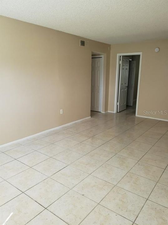 For Rent: $1,300 (2 beds, 1 baths, 780 Square Feet)