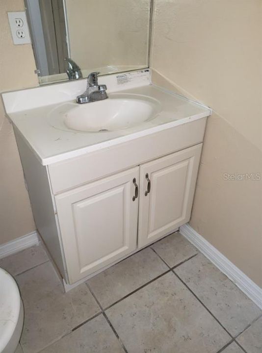 For Rent: $1,300 (2 beds, 1 baths, 780 Square Feet)