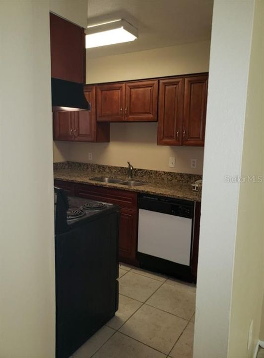 For Rent: $1,300 (2 beds, 1 baths, 780 Square Feet)