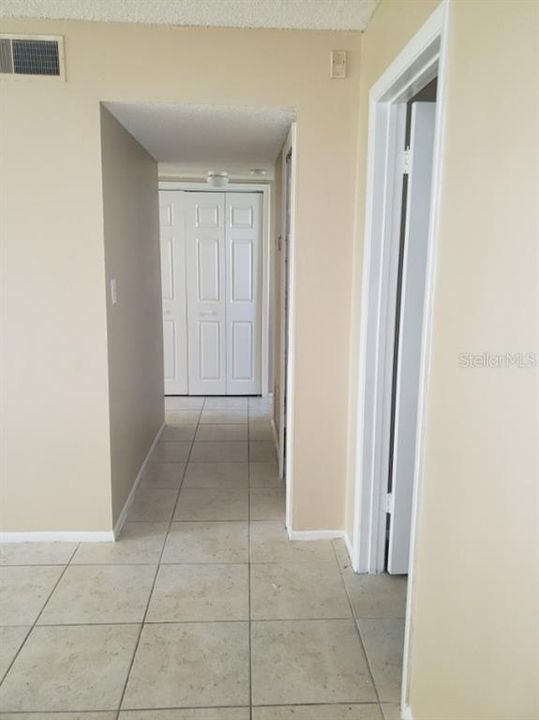 For Rent: $1,300 (2 beds, 1 baths, 780 Square Feet)
