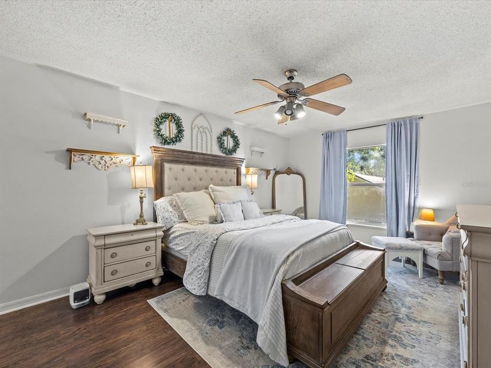 Active With Contract: $290,000 (3 beds, 2 baths, 1424 Square Feet)