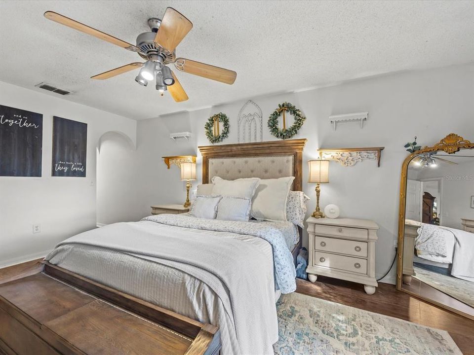 Active With Contract: $290,000 (3 beds, 2 baths, 1424 Square Feet)