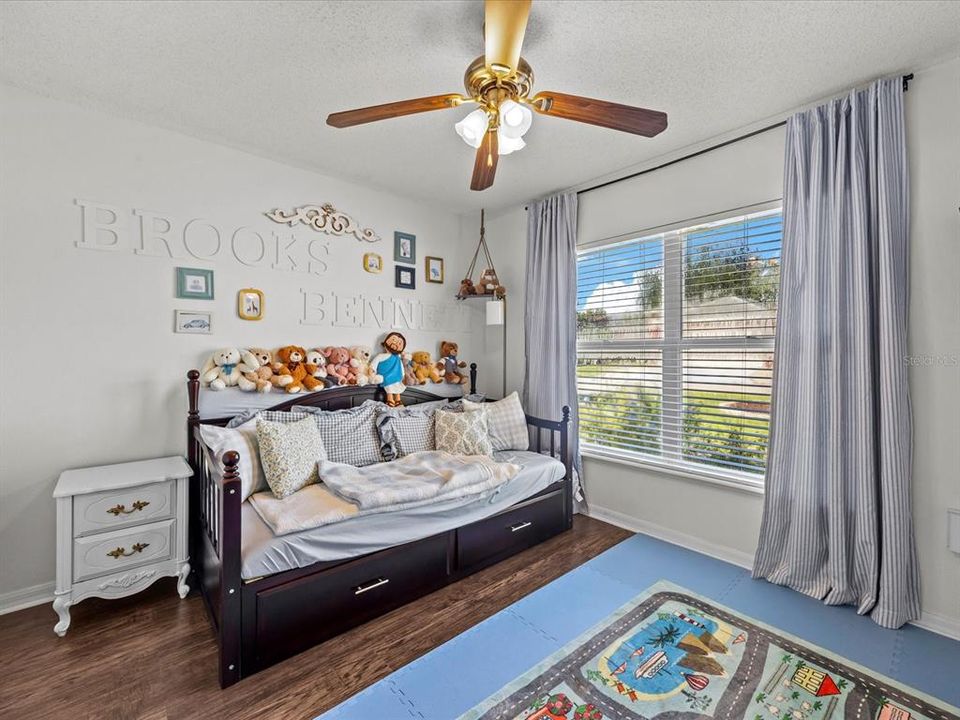 Active With Contract: $290,000 (3 beds, 2 baths, 1424 Square Feet)