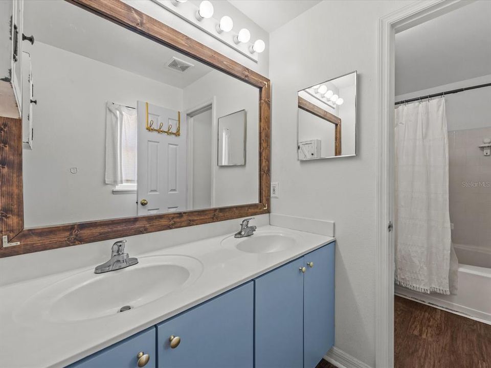 Active With Contract: $290,000 (3 beds, 2 baths, 1424 Square Feet)