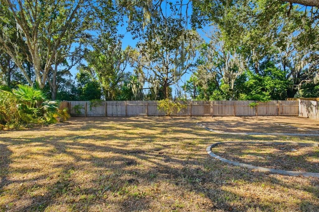 Activo con contrato: $549,900 (4 camas, 3 baños, 2308 Pies cuadrados)