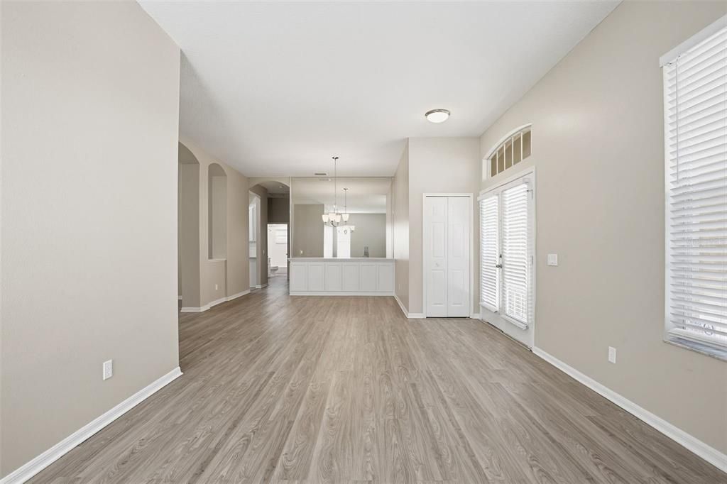 Activo con contrato: $549,900 (4 camas, 3 baños, 2308 Pies cuadrados)