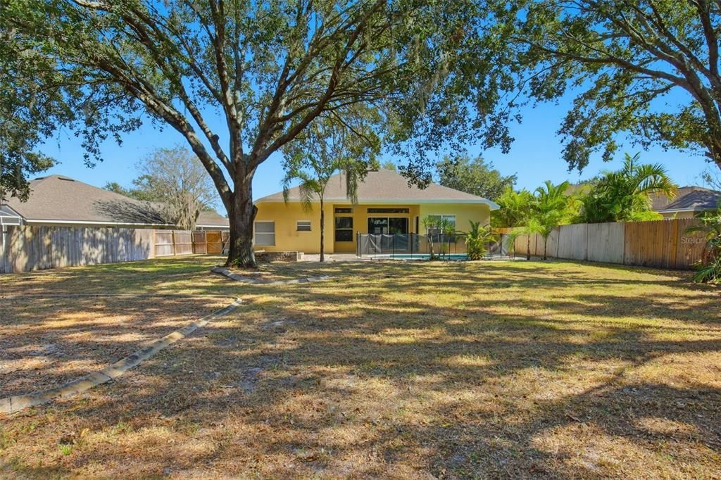 Activo con contrato: $549,900 (4 camas, 3 baños, 2308 Pies cuadrados)